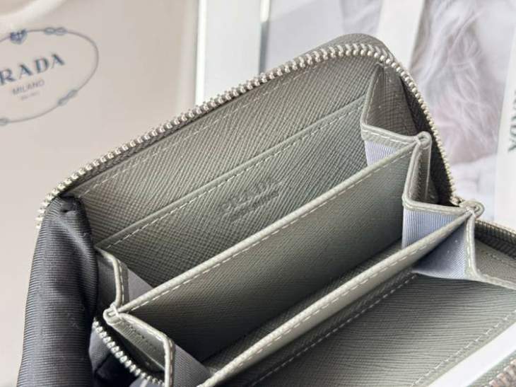 Picture of Prada Wallets _SKUfw180658042fw